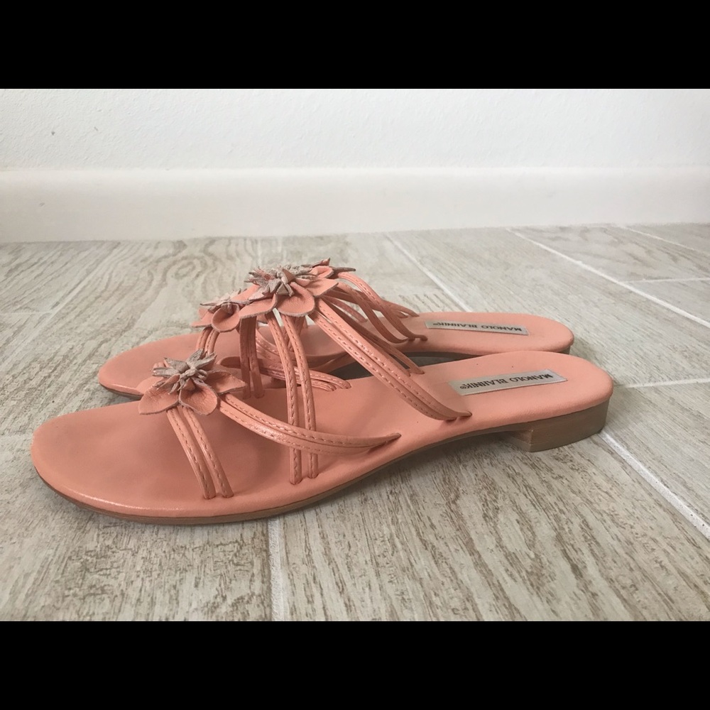 Manolo Blahnik peach pink flower sandals - Picture 4 of 5